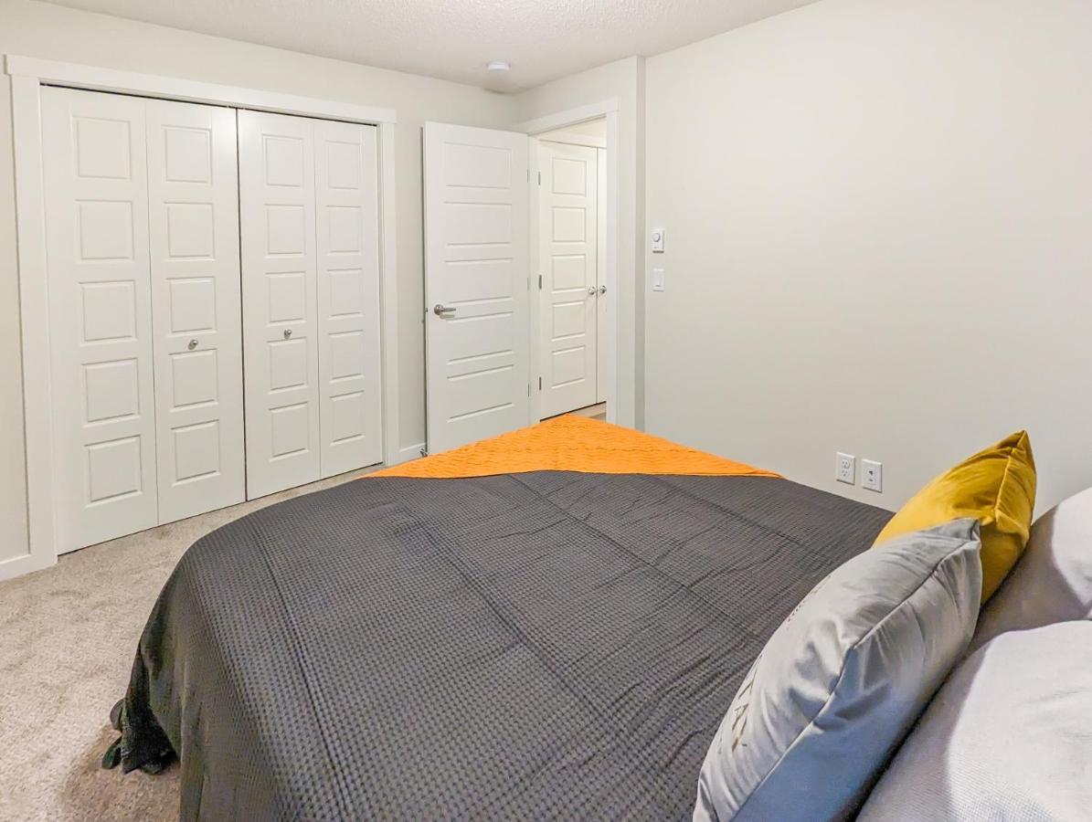 Globalstay New Apartments In Cranbrook Free Street Parking Calgary Bagian luar foto